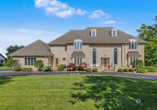 Single family home for sale at 7 Paddock, Lemont, IL 60439 | MLS# 12697452