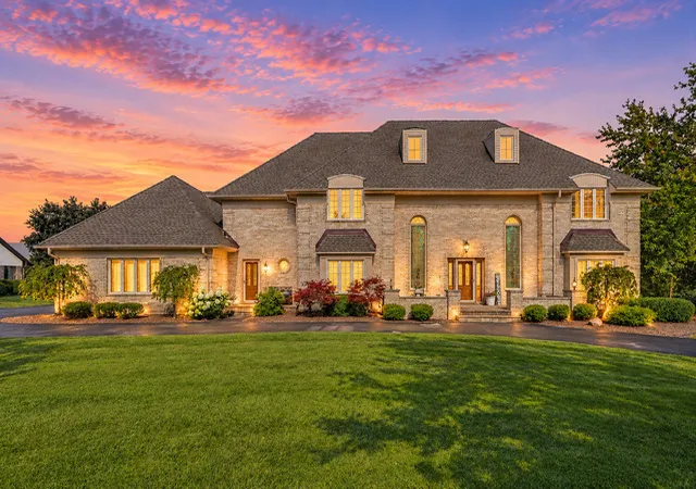 Photo 1 of Single family home for sale at 7 Paddock, Lemont, IL 60439 | MLS# 12697452 | Listing updated on 2026-09-24