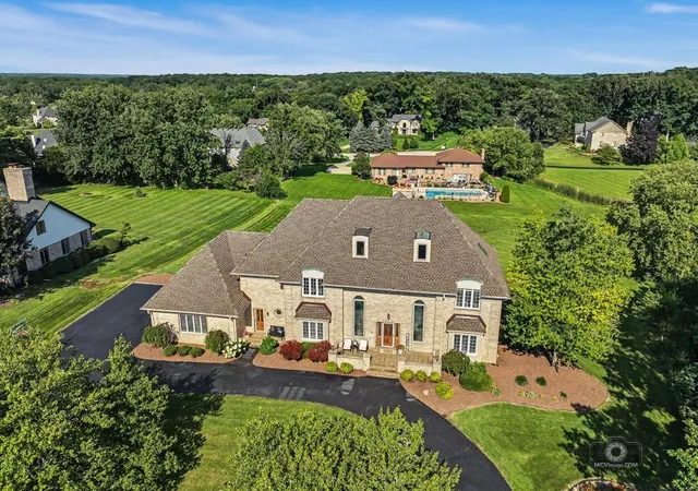 Photo 2 of Single family home for sale at 7 Paddock, Lemont, IL 60439 | MLS# 12697452 | Listing updated on 2026-09-24