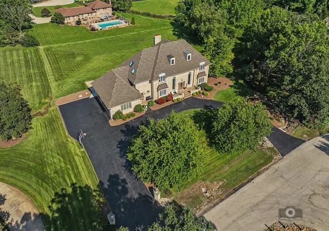 Photo 4 of Single family home for sale at 7 Paddock, Lemont, IL 60439 | MLS# 12697452 | Listing updated on 2026-09-24