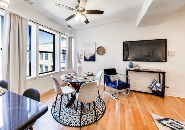 3rd image of 4821 N Kimball Ave, Chicago, IL 60625