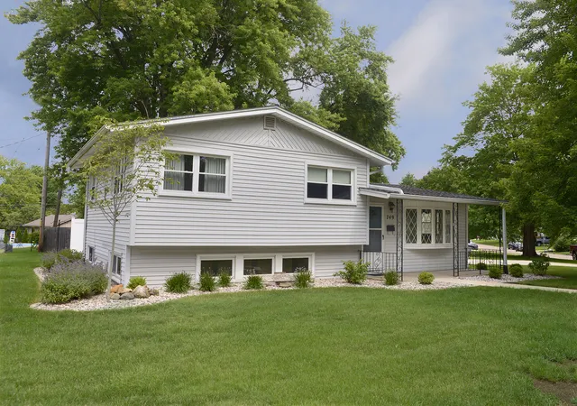 1st image of 749 Fort St, Ottawa, IL 61350 | MLS# 12697470