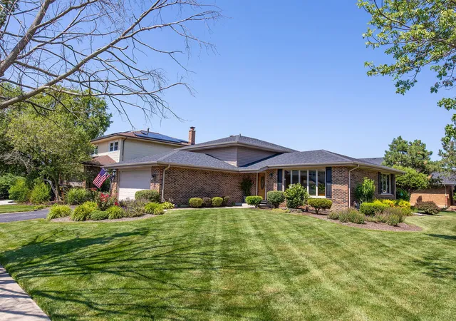 Photo 1 of Single family home for sale at 17207 Valley Dr, Tinley Park, IL 60487 | MLS# 12697474 | Listing updated on 2026-09-22