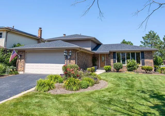 Photo 2 of Single family home for sale at 17207 Valley Dr, Tinley Park, IL 60487 | MLS# 12697474 | Listing updated on 2026-09-22