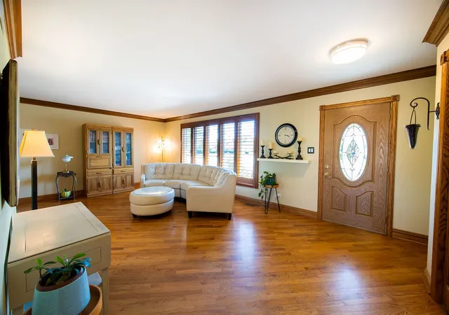 Photo 3 of Single family home for sale at 17207 Valley Dr, Tinley Park, IL 60487 | MLS# 12697474 | Listing updated on 2026-09-22