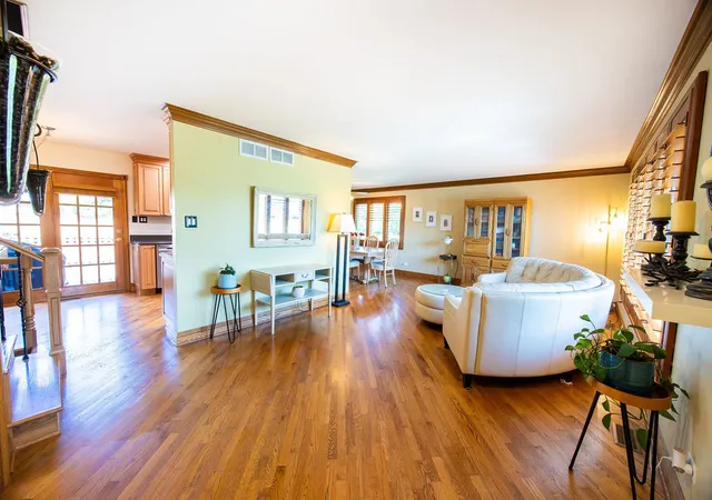 Photo 3 of Single family home for sale at 17207 Valley Dr, Tinley Park, IL 60487 | MLS# 12697474 | Listing updated on 2026-09-22