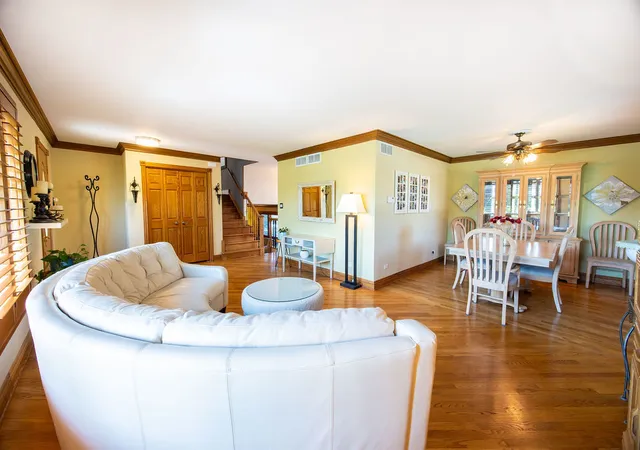 Photo 4 of Single family home for sale at 17207 Valley Dr, Tinley Park, IL 60487 | MLS# 12697474 | Listing updated on 2026-09-22