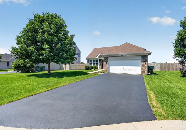 Homes for sale in Joliet, IL | 1713 Aaron Ln, Joliet, IL 60431 | MLS# 12697476