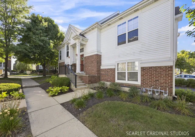 Photo 3 of Townhouse for sale at 442 Plaza Pl, Aurora, IL 60504 | MLS# 12697491 | Listing updated on 2026-09-16