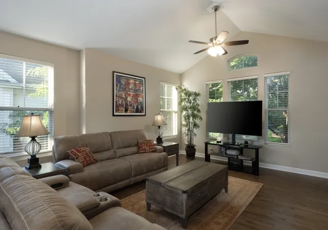 3rd image of 442 Plaza Pl, Aurora, IL 60504 | MLS# 12697491