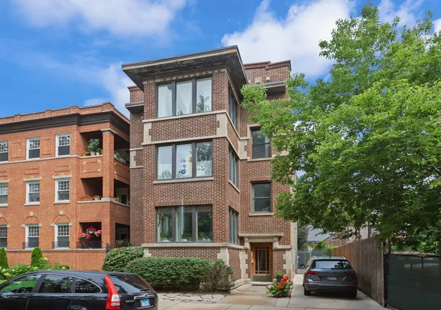 2nd image of 824 W Gunnison St, Chicago, IL 60640 | MLS# 12697506