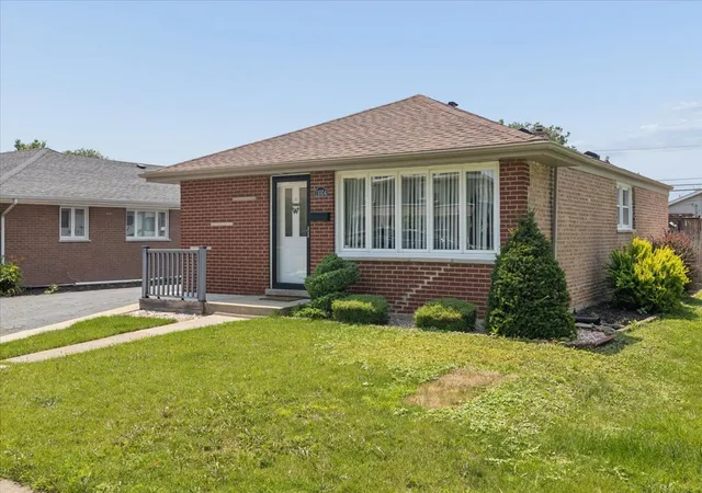 Homes for sale in Chicago Ridge, IL | 11004 Menard Ave, Chicago Ridge, IL 60415 | MLS# 12697512