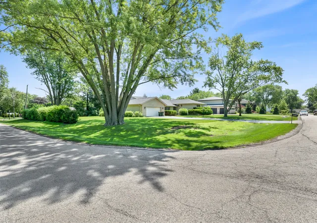 Homes for sale in Prospect Heights, IL | 15 E Leon Ln, Prospect Heights, IL 60070 | MLS# 12697515