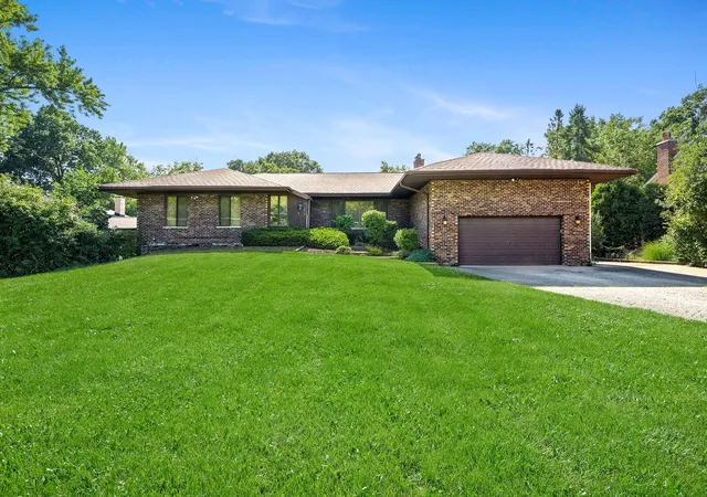 Homes for sale in Downers Grove, IL | 3620 Douglas Rd, Downers Grove, IL 60515 | MLS# 12697519