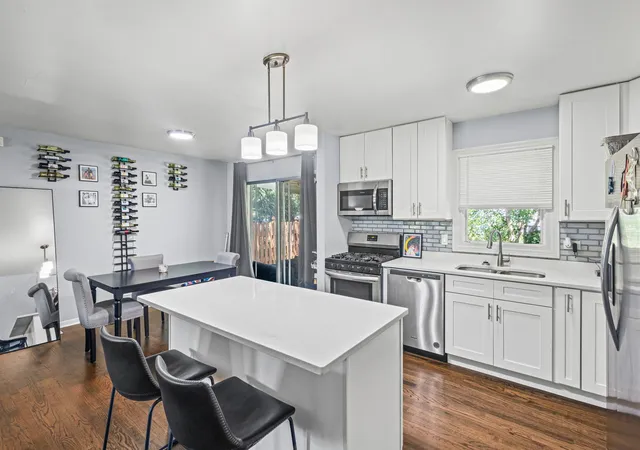 Homes for sale in South Holland, IL | 15615 Kenwood Ave, South Holland, IL 60473 | MLS# 12697526