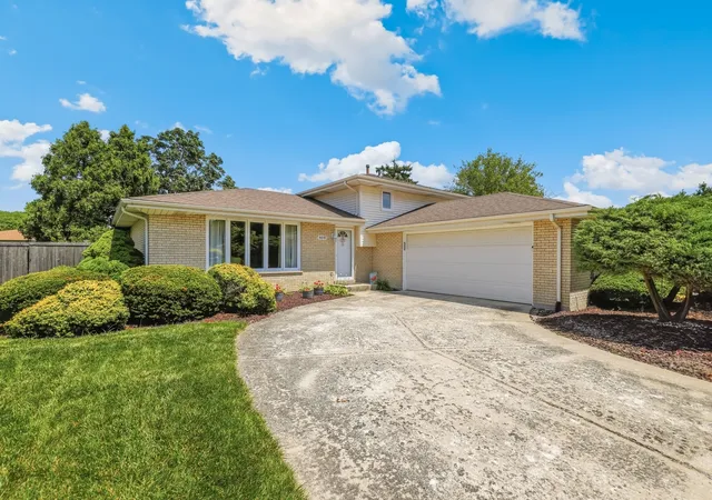 Homes for sale in Orland Park, IL | 8840 Terry Dr, Orland Park, IL 60462 | MLS# 12697530