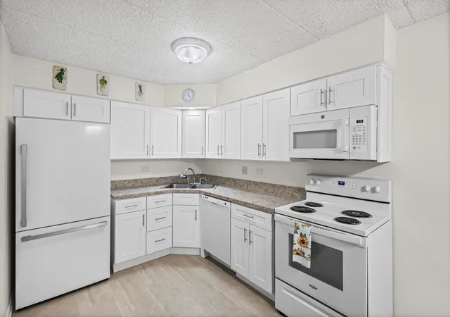 Homes for sale in Dundee, IL | 435 Cavalier Ct #105C, Dundee, IL 60118 | MLS# 12697566
