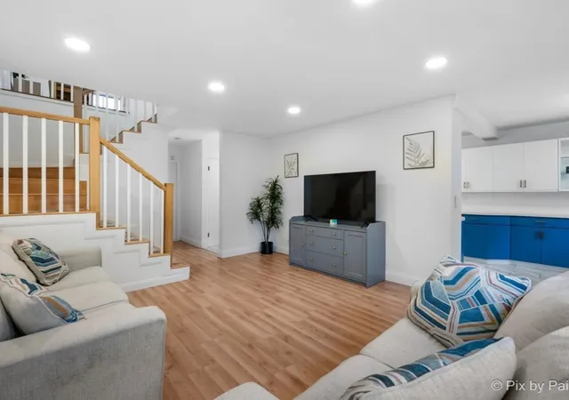 Photo 3 of Townhouse for sale at 2024 Sudbury Dr, Hoffman Estates, IL 60169 | MLS# 12697584 | Listing updated on 2026-09-24