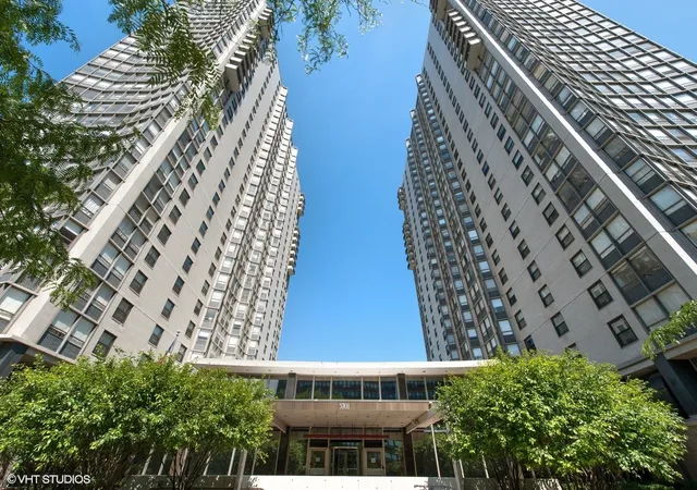 Homes for sale in Chicago, IL | 5701 N Sheridan Rd #30F, Chicago, IL 60660 | MLS# 12697601