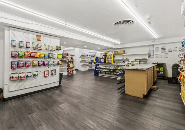 Homes for sale in Chicago, IL | 5701 N Sheridan Road, Chicago, IL 60660 | Houzeo