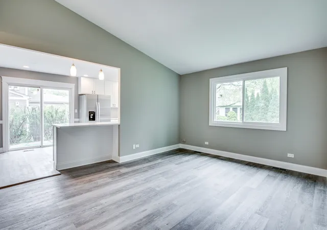 3rd image of 106 Foxcroft Rd, Naperville, IL 60565 | MLS# 12697636