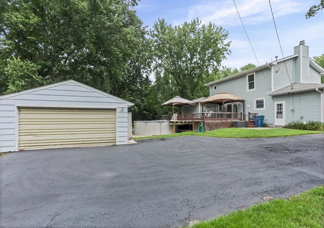 Homes for sale in Centralia, IL | 27 Bel Air Dr, Centralia, IL 62801 | MLS# 12697646