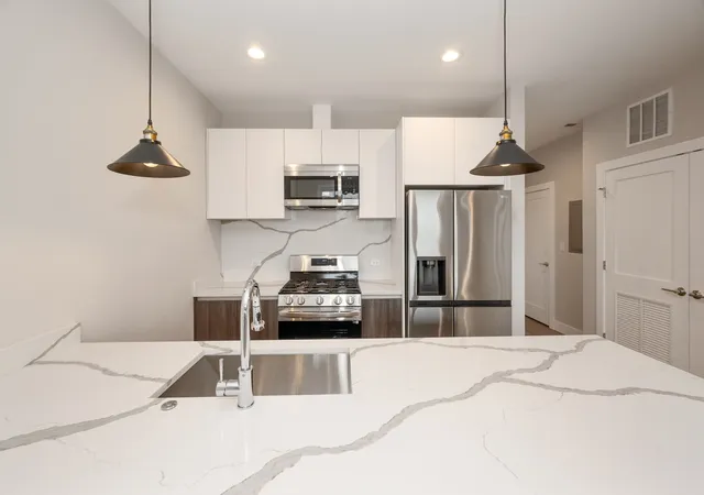 Homes for sale in Chicago, IL | 2342 W Adams St #402, Chicago, IL 60612 | MLS# 12697651