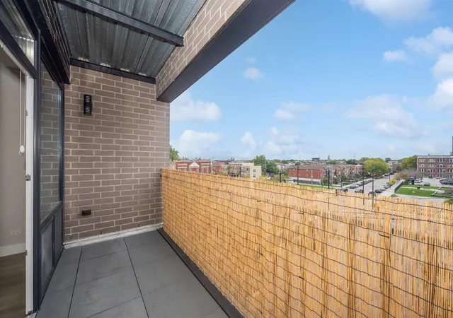 2nd image of 2342 W Adams St, Chicago, IL 60612