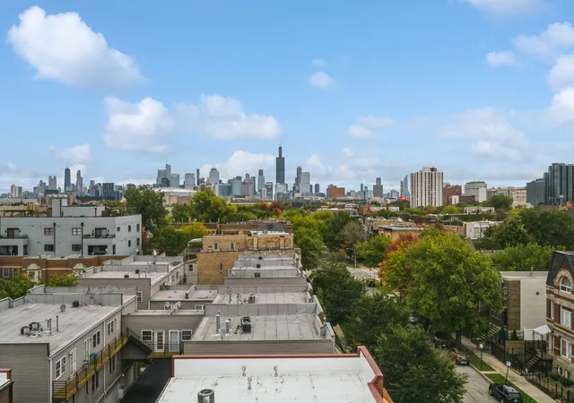 8th image of 2342 W Adams St #402, Chicago, IL 60612 | MLS# 12697651
