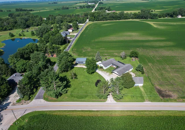 Photo 1 of Single family home for sale at 122 County Rd 2150 N, Mahomet, IL 61853 | MLS# 12697653 | Listing updated on 2026-09-14
