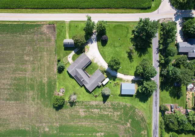 Photo 2 of Single family home for sale at 122 County Rd 2150 N, Mahomet, IL 61853 | MLS# 12697653 | Listing updated on 2026-09-14
