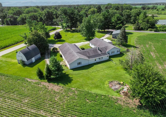 Photo 2 of Single family home for sale at 122 County Rd 2150 N, Mahomet, IL 61853 | MLS# 12697653 | Listing updated on 2026-09-14