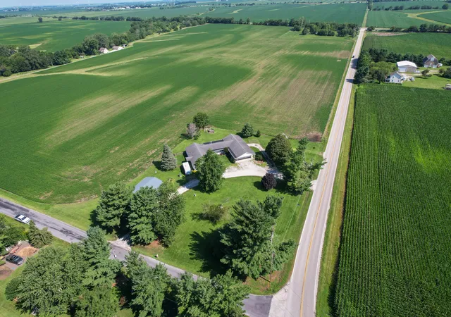 Photo 3 of Single family home for sale at 122 County Rd 2150 N, Mahomet, IL 61853 | MLS# 12697653 | Listing updated on 2026-09-14