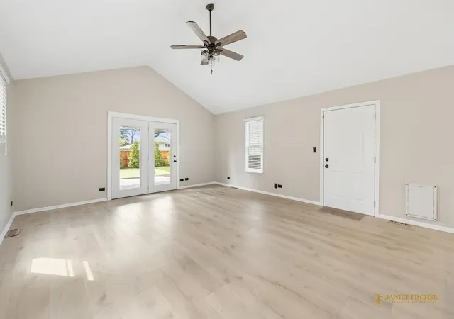 5th image of 228 Raymond Ave, Barrington, IL 60010 | MLS# 12697658
