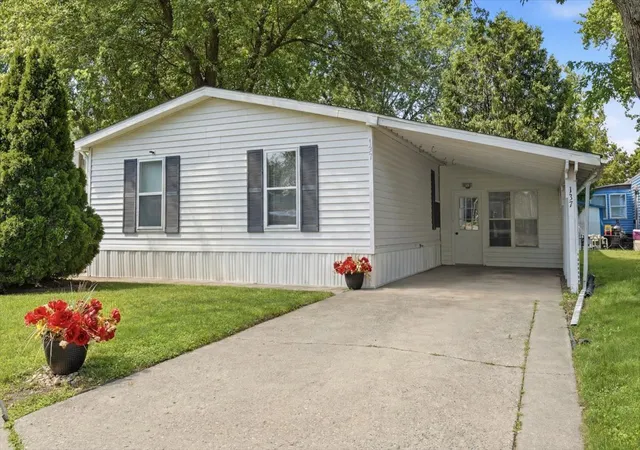 Homes for sale in Beach Park, IL | 38703 N Sheridan Rd #137, Beach Park, IL 60099 | MLS# 12697675