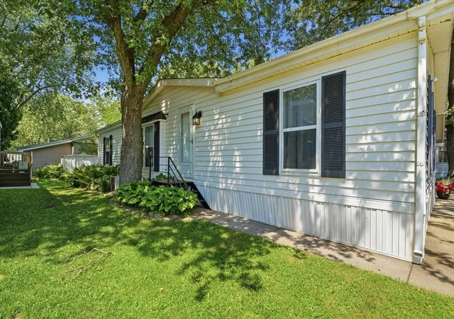 Homes for sale in Beach Park, IL | 38703 N Sheridan Rd #137, Beach Park, IL 60099 | MLS# 12697675