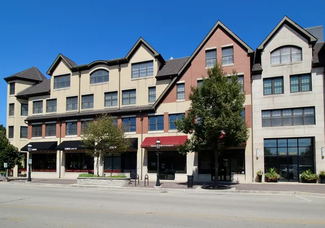 1st image of 10 E Burlington St #2B, Riverside, IL 60546 | MLS# 12697676