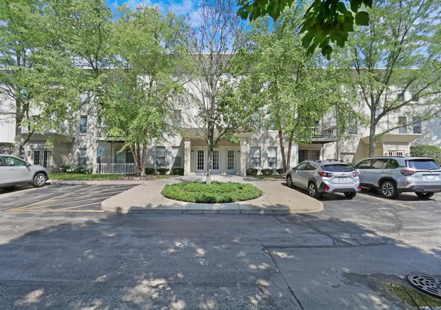 Homes for sale in Gurnee, IL | 34451 N Old Walnut Cir #207, Gurnee, IL 60031 | MLS# 12697681