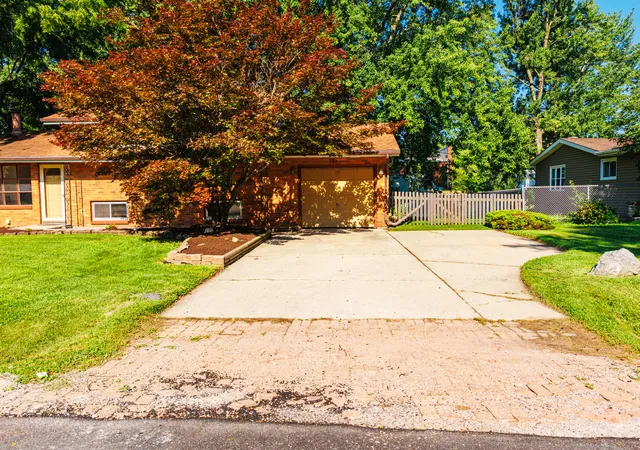 Photo 3 of Single family home for sale at 721 Helene St, Shorewood, IL 60404 | MLS# 12697696 | Listing updated on 2026-08-26