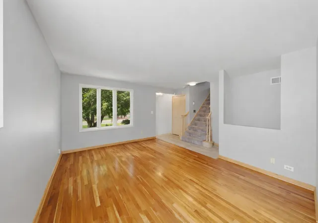 3rd image of 10623 Windsor Dr, Westchester, IL 60154 | MLS# 12697700