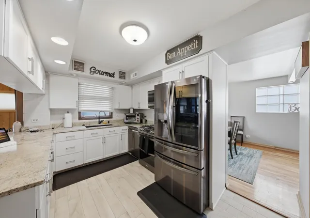 5th image of 10623 Windsor Dr, Westchester, IL 60154 | MLS# 12697700
