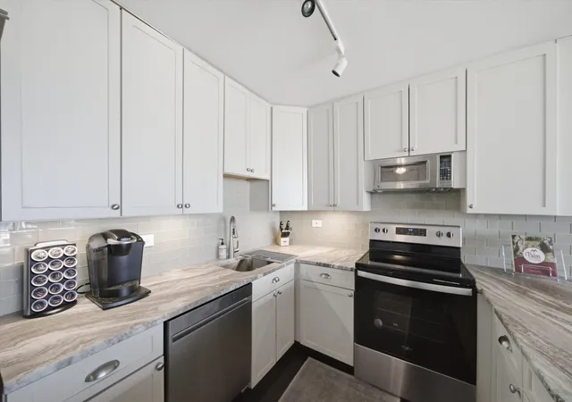 4th image of 1560 N Sandburg Ter #2708J, Chicago, IL 60610 | MLS# 12697701