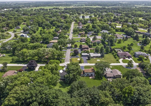 Homes for sale in Crete, IL | 2938 E Poplar Ln, Crete, IL 60417 | MLS# 12697710