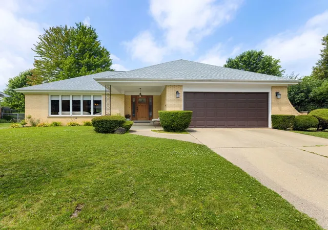 1st image of 730 Castlewood Ln, Deerfield, IL 60015 | MLS# 12697716