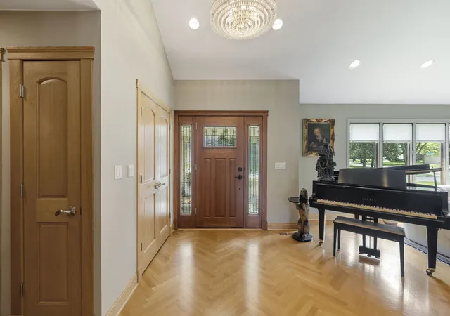 4th image of 730 Castlewood Ln, Deerfield, IL 60015 | MLS# 12697716