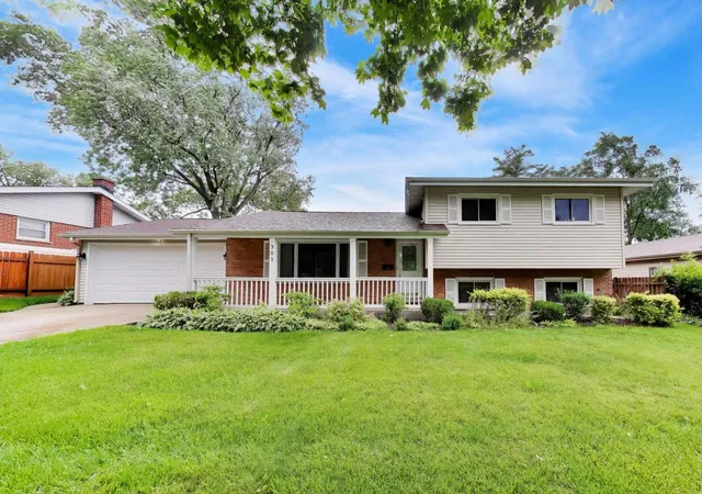 Homes for sale in Arlington Heights, IL | 301 S Yale Ave, Arlington Heights, IL 60005 | MLS# 12697718