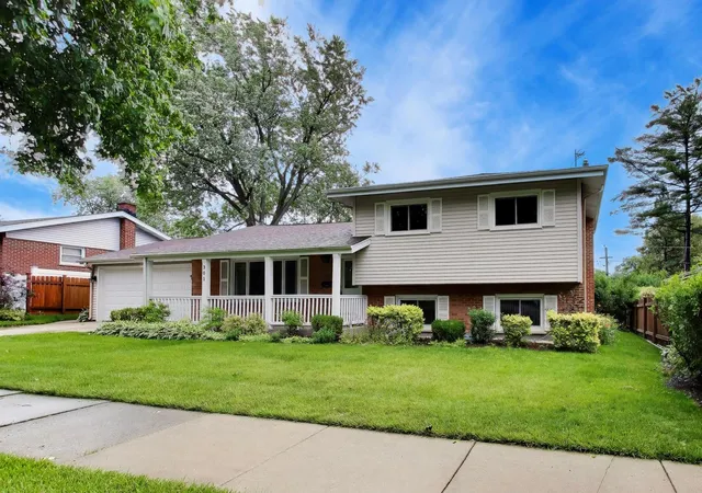 Homes for sale in Arlington Heights, IL | 301 S Yale Ave, Arlington Heights, IL 60005 | MLS# 12697718