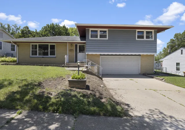 Homes for sale in Rockford, IL | 2219 24th St, Rockford, IL 61108 | MLS# 12697726