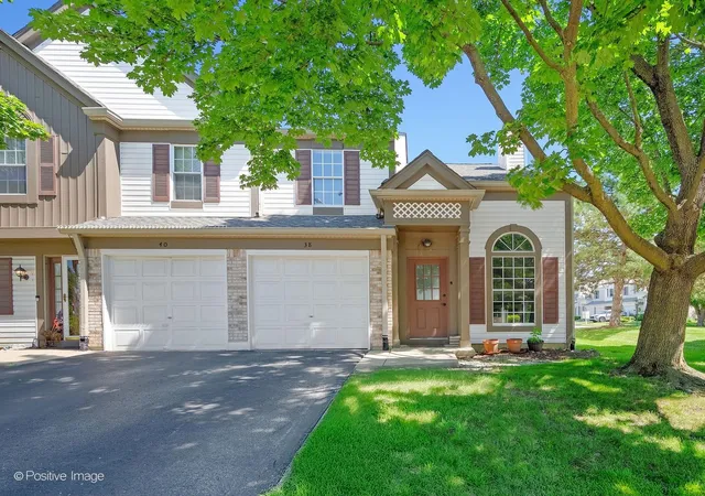 Homes for sale in Westmont, IL | 38 Crab Tree Dr, Westmont, IL 60559 | MLS# 12697727