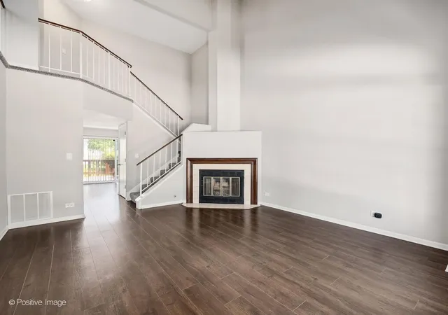 3rd image of 38 Crab Tree Dr, Westmont, IL 60559 | MLS# 12697727